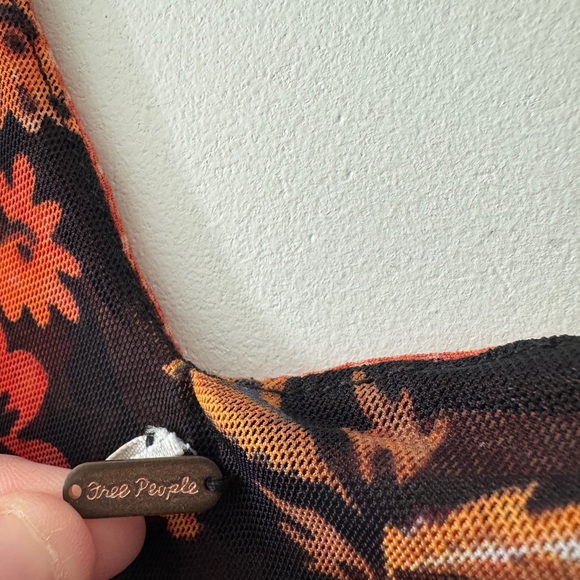 Free People Havana Black Floral Boho Sleeveless Surplice Top Size Medium - Picture 8 of 9